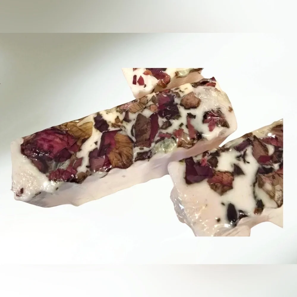 Florinda Beauty Rose Petals & Rosemary Goat Milk Soap InfuseFloral Aromatherapy